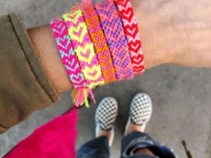 IMG: How to Make Heart Friendship Bracelets